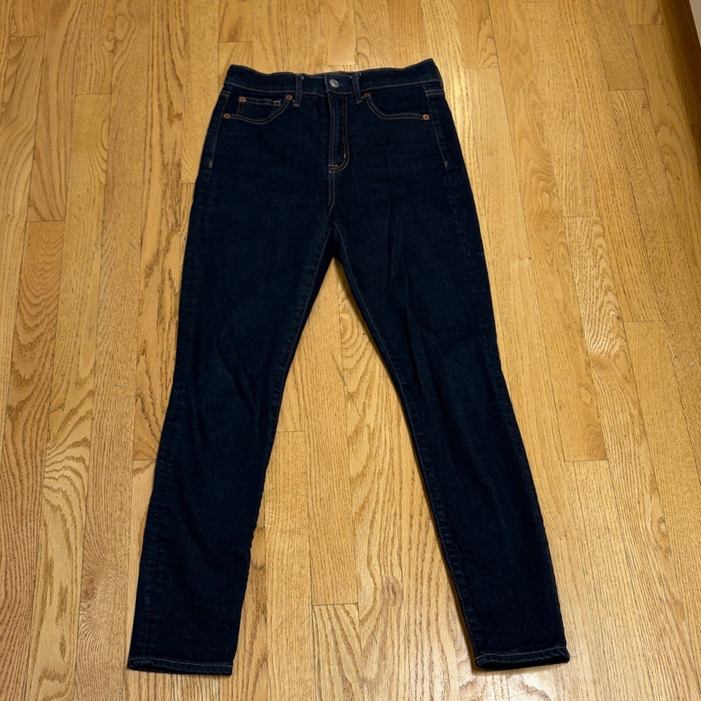Gap dark wash True Skinny jeans size 4 EUC